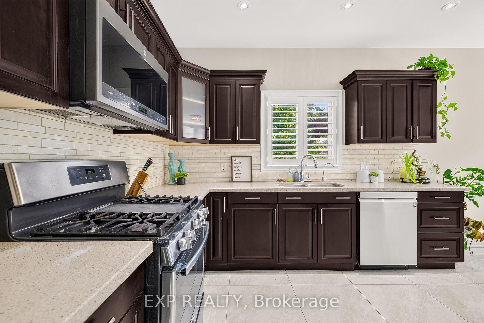 Photo 16 of 620 Munich Circle, Waterloo, Clair Hills — HOMEH