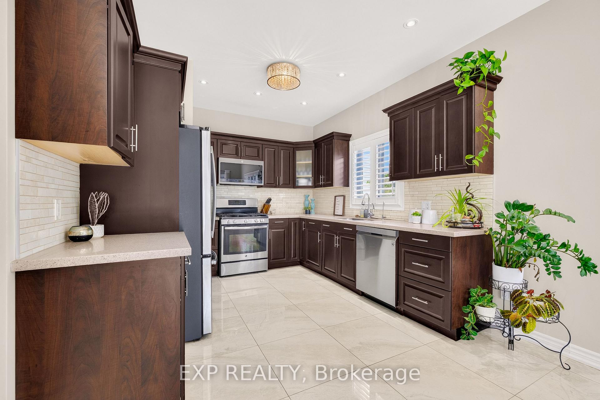 Photo 17 of 620 Munich Circle, Waterloo, Clair Hills — HOMEH