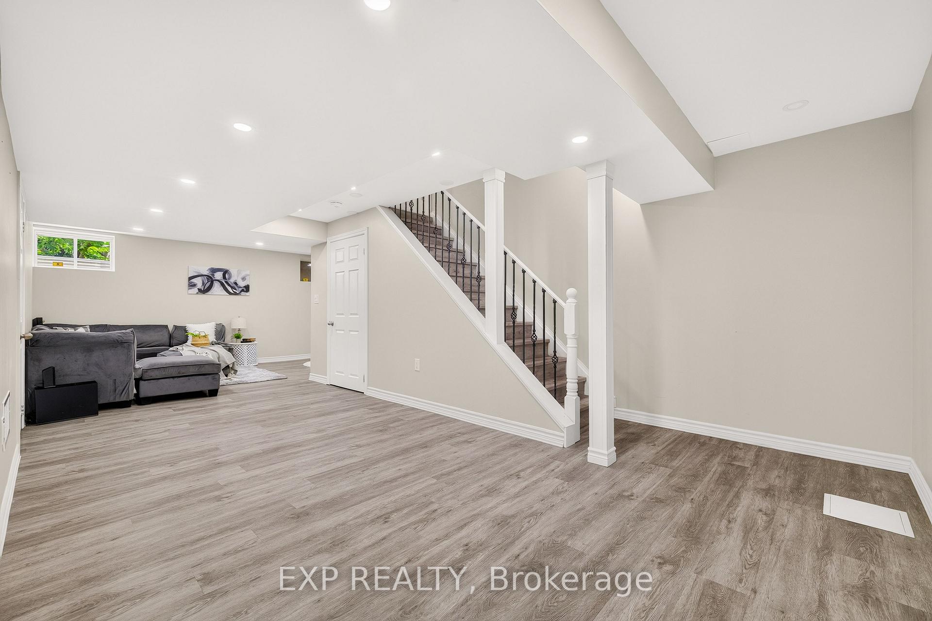 Photo 32 of 620 Munich Circle, Waterloo, Clair Hills — HOMEH