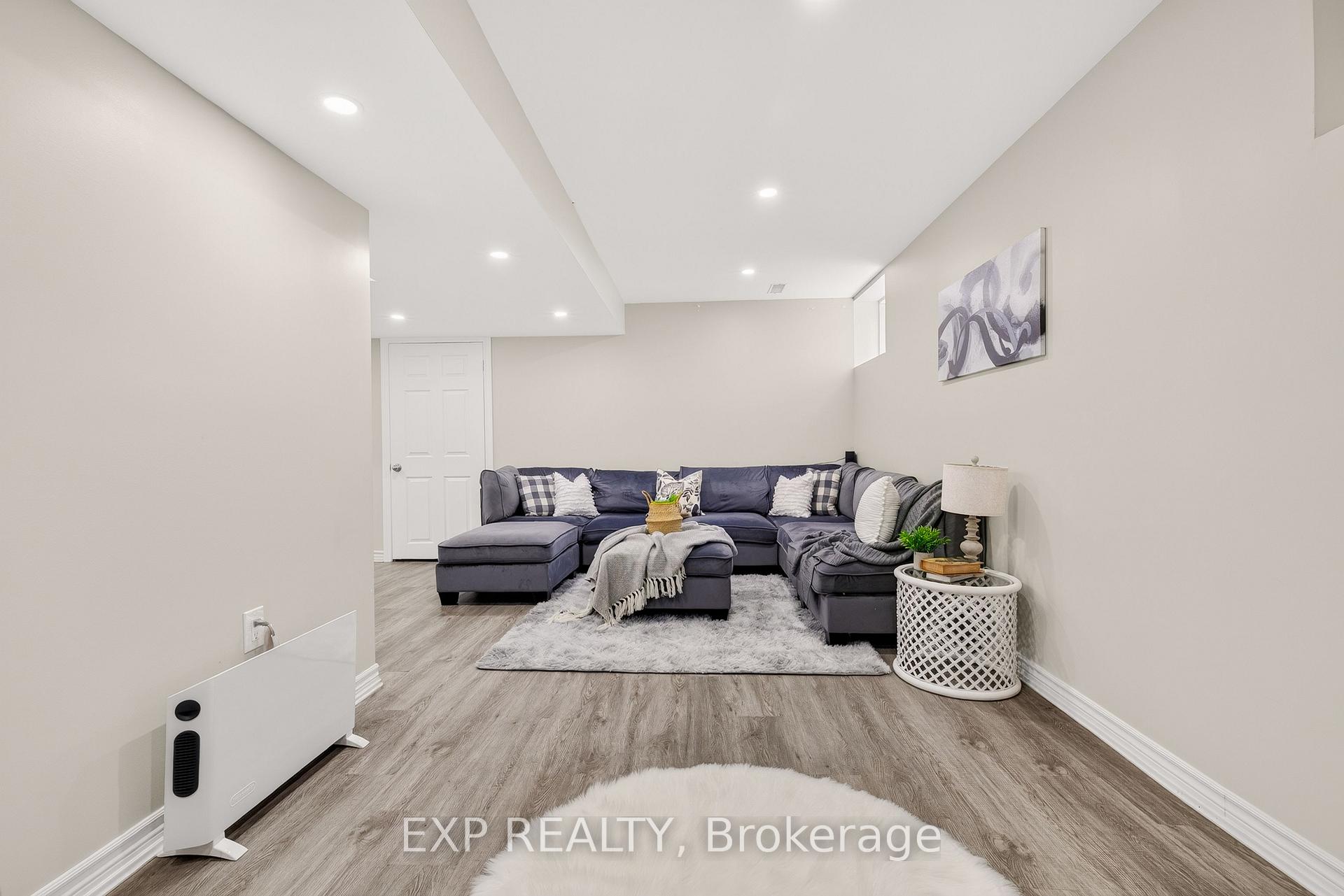 Photo 34 of 620 Munich Circle, Waterloo, Clair Hills — HOMEH