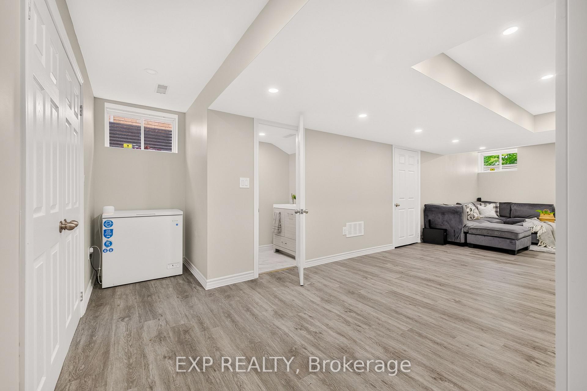 Photo 37 of 620 Munich Circle, Waterloo, Clair Hills — HOMEH