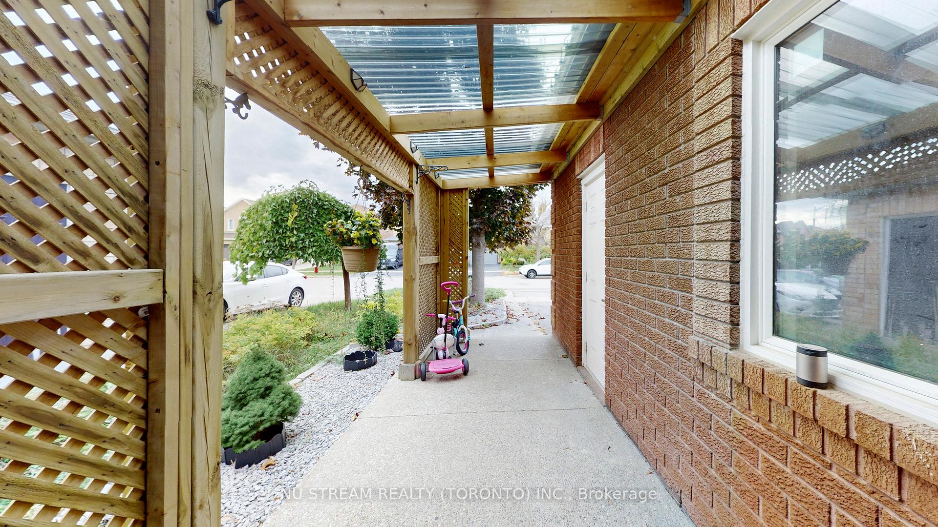 Photo 2 of 3926 Hazelridge Road, Mississauga, Lisgar — HOMEH