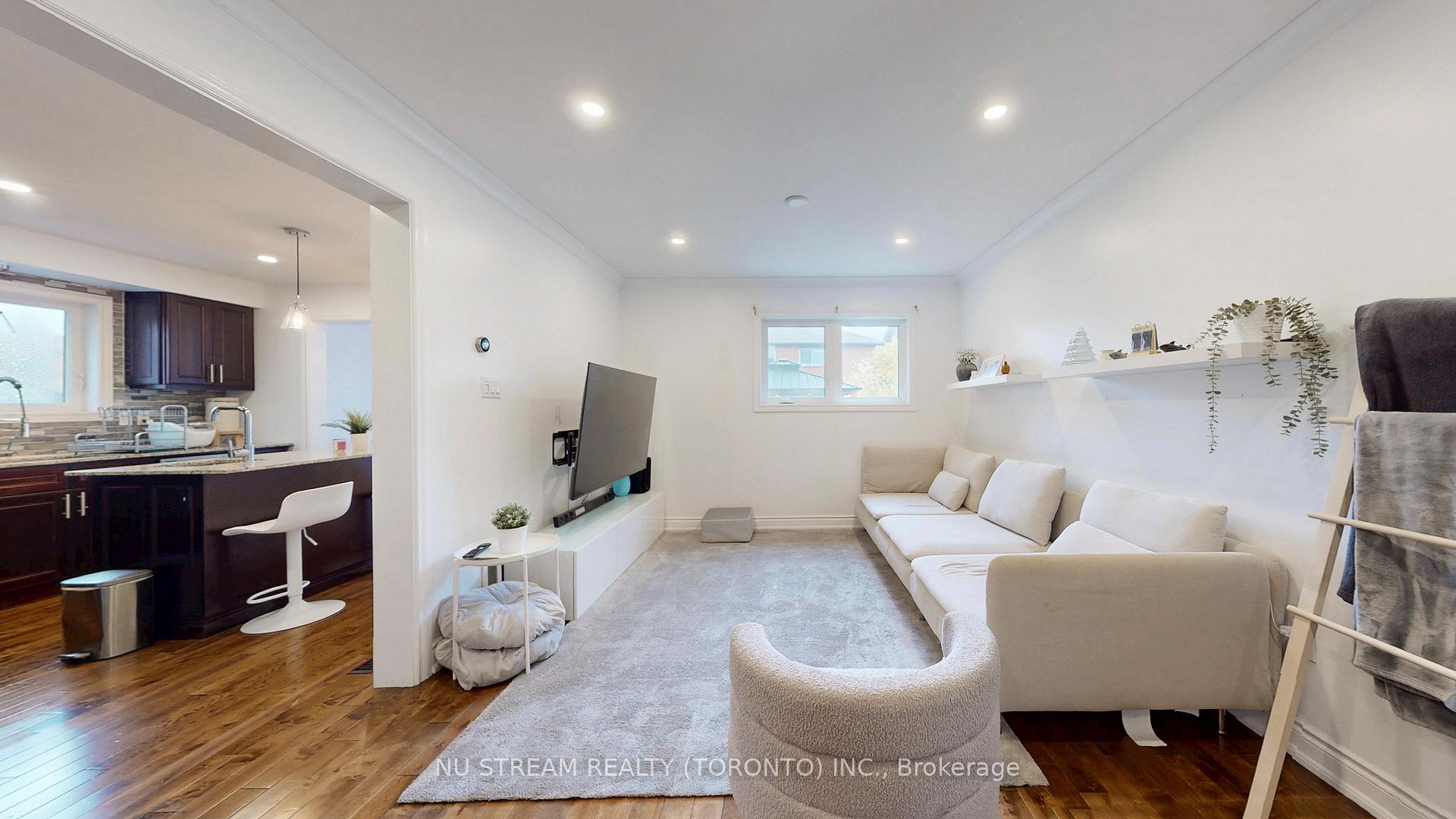Photo 4 of 3926 Hazelridge Road, Mississauga, Lisgar — HOMEH