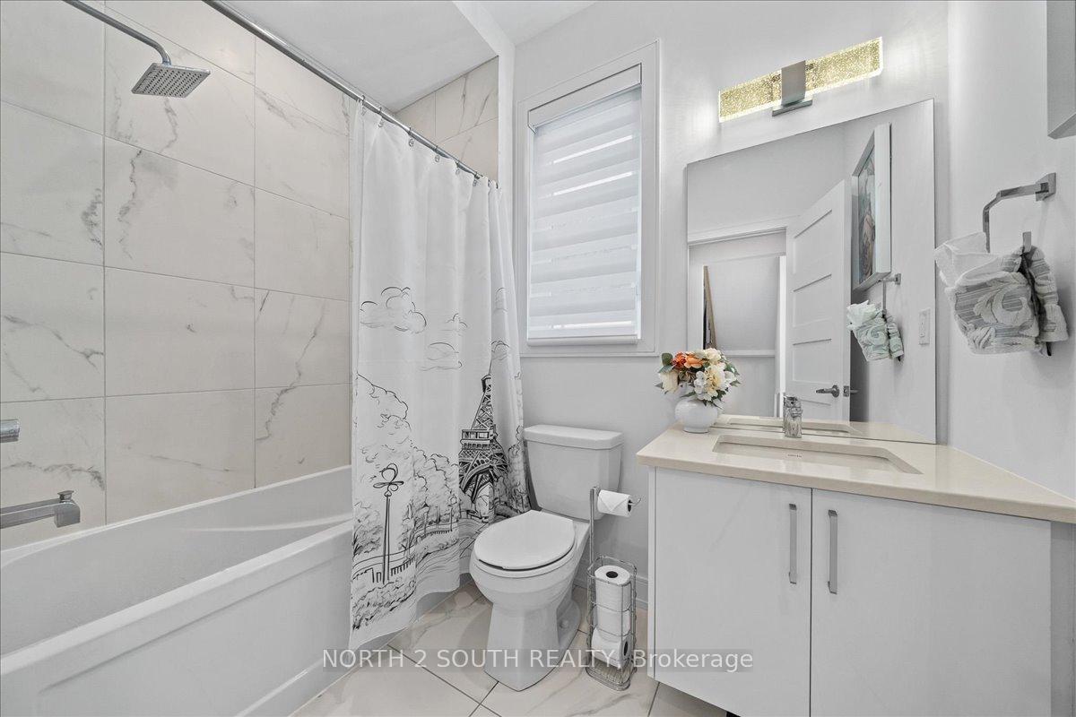 Photo 5 of 118 Berkely Street, Wasaga Beach — HOMEH