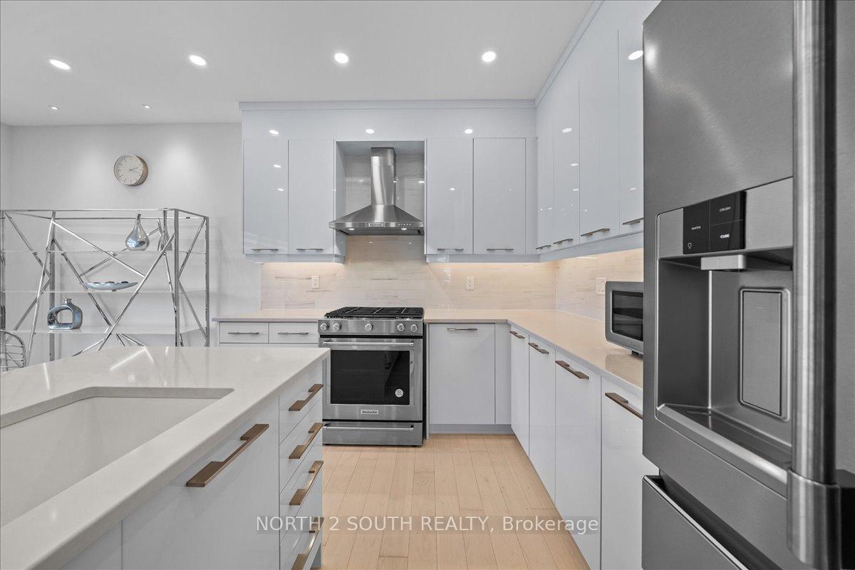 Photo 9 of 118 Berkely Street, Wasaga Beach — HOMEH
