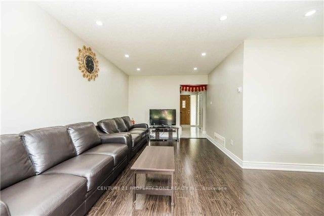 Photo 4 of 18 Omega Square, Brampton, Heart Lake East — HOMEH