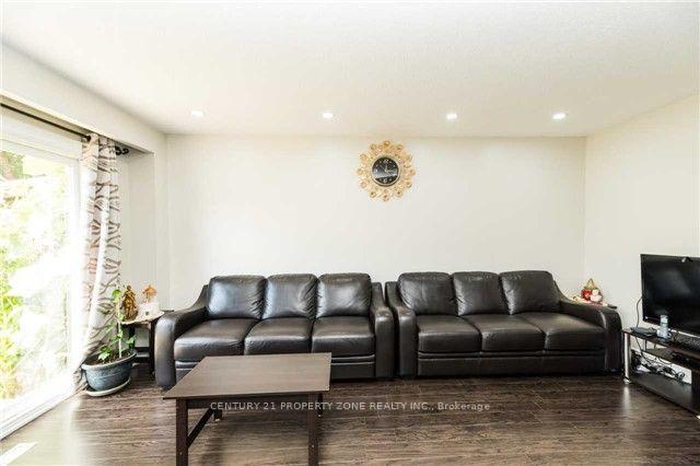 Photo 6 of 18 Omega Square, Brampton, Heart Lake East — HOMEH