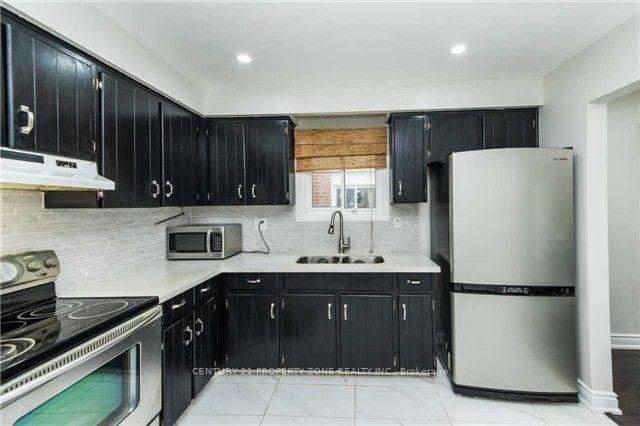 Photo 9 of 18 Omega Square, Brampton, Heart Lake East — HOMEH