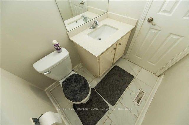 Photo 10 of 18 Omega Square, Brampton, Heart Lake East — HOMEH