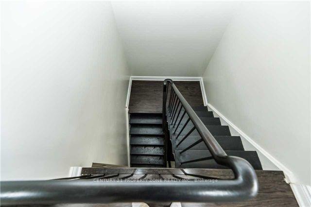 Photo 11 of 18 Omega Square, Brampton, Heart Lake East — HOMEH