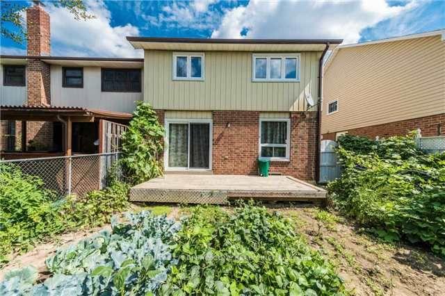 Photo 19 of 18 Omega Square, Brampton, Heart Lake East — HOMEH