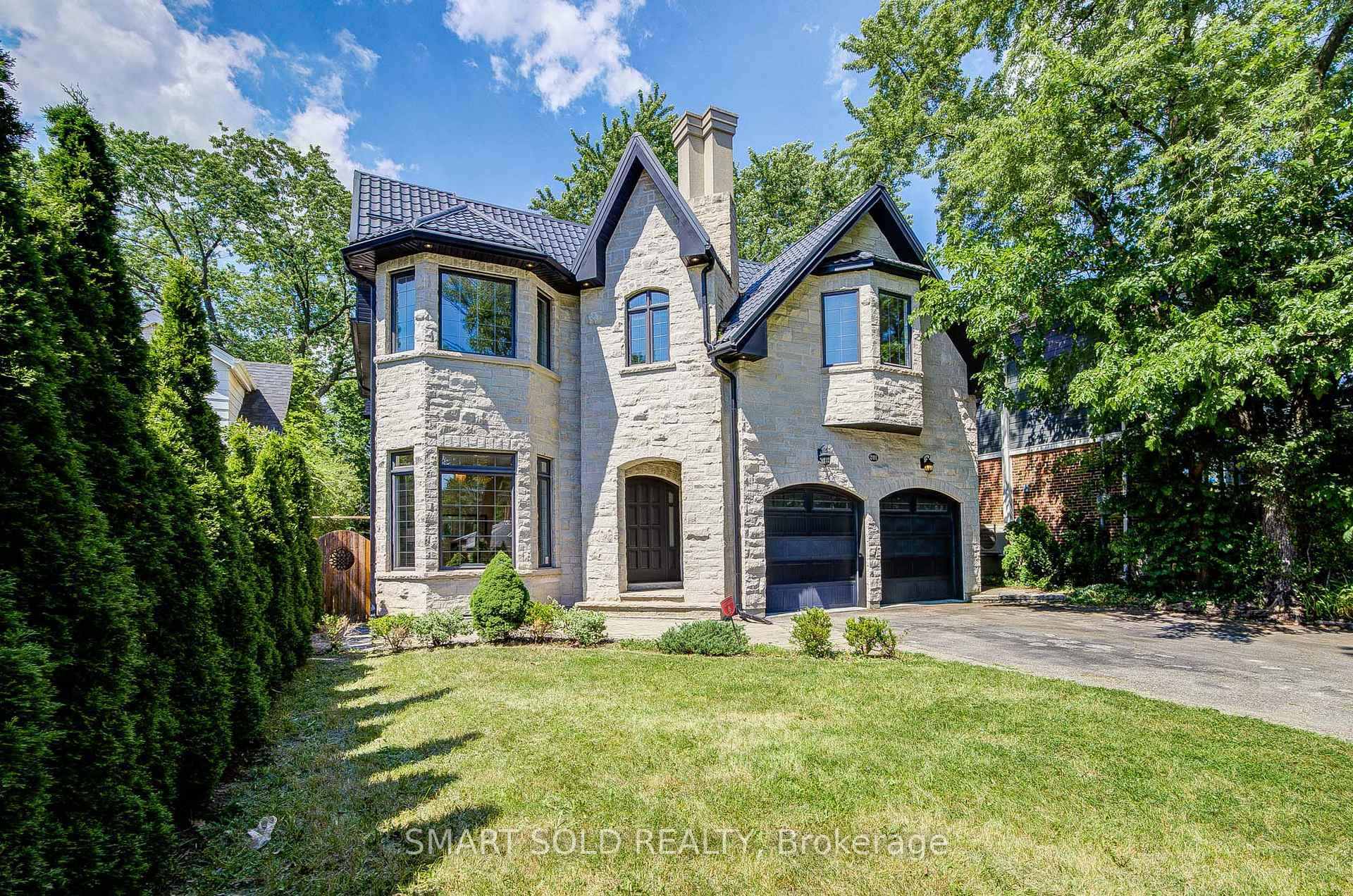 Photo 2 of 201 Burnhamthorpe Road, Etobicoke, Islington-City Centre West — HOMEH