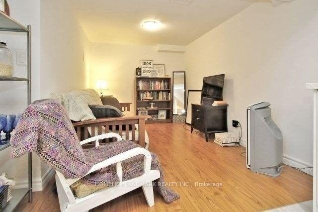 Photo 3 of Unit -Bsmnt, 30 Thatcher Crescent, East Gwillimbury, Rural East Gwillimbury — HOMEH