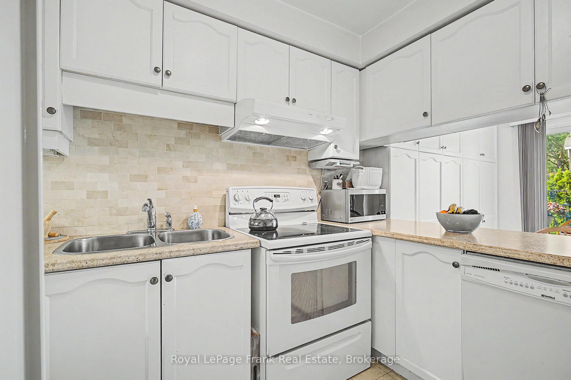 Photo 10 of Unit 20, 1610 Crawforth Street, Whitby, Blue Grass Meadows — HOMEH