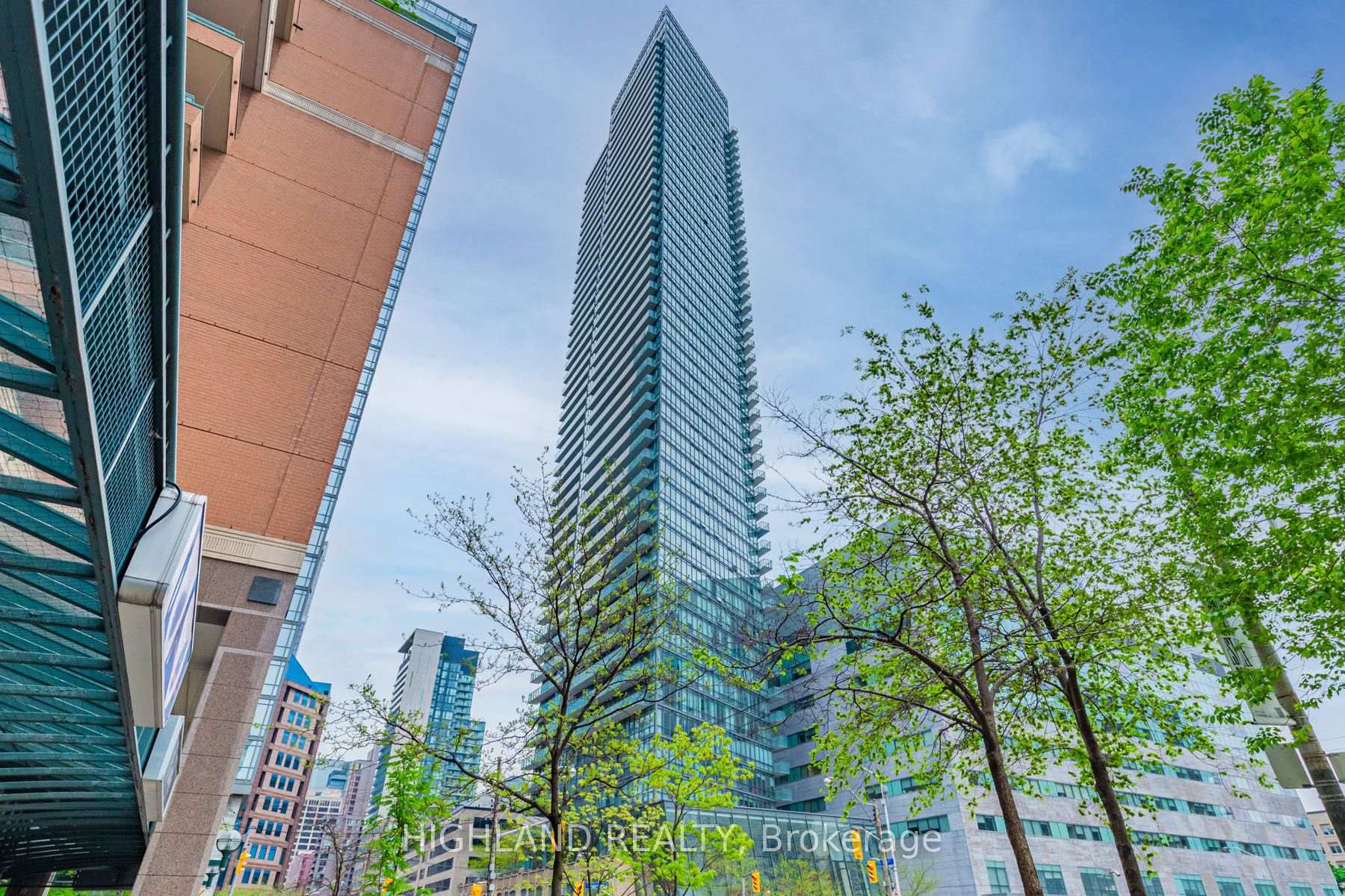 Photo 1 of Unit 2409, 832 Bay Street, Toronto, Bay Street Corridor — HOMEH