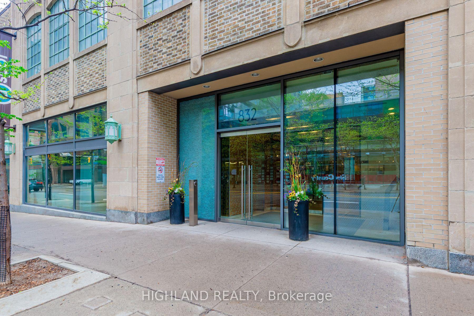 Photo 4 of Unit 2409, 832 Bay Street, Toronto, Bay Street Corridor — HOMEH