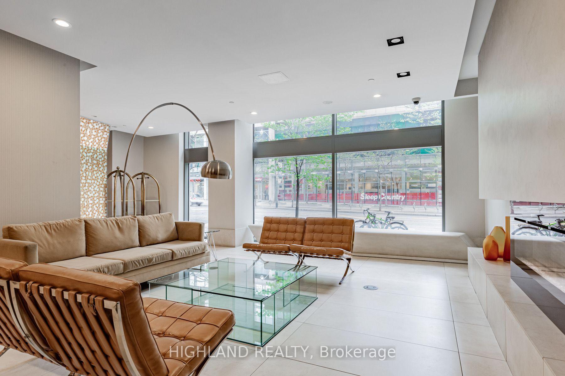 Photo 5 of Unit 2409, 832 Bay Street, Toronto, Bay Street Corridor — HOMEH