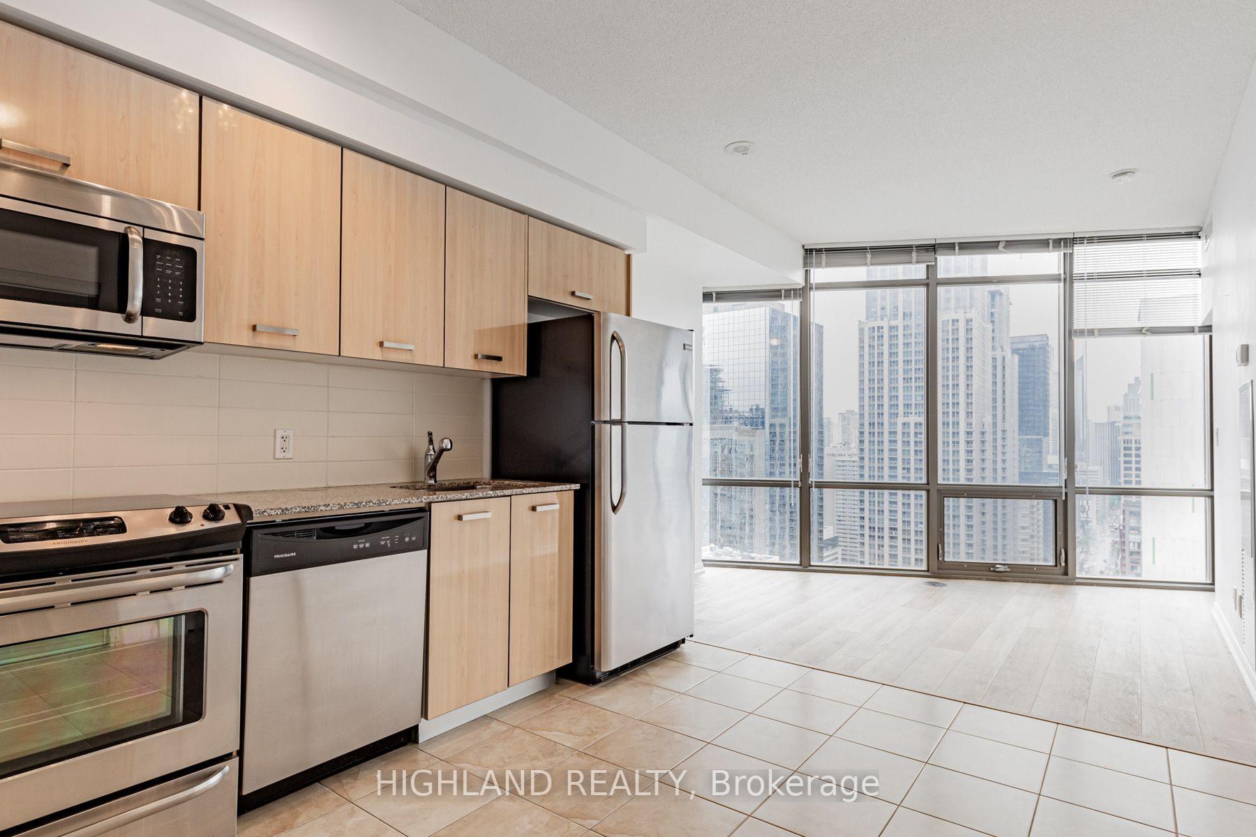 Photo 7 of Unit 2409, 832 Bay Street, Toronto, Bay Street Corridor — HOMEH