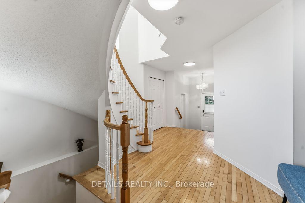 Photo 5 of 8 Wimbledon Way, Ottawa, Kanata - Morgan's Grant/South March — HOMEH