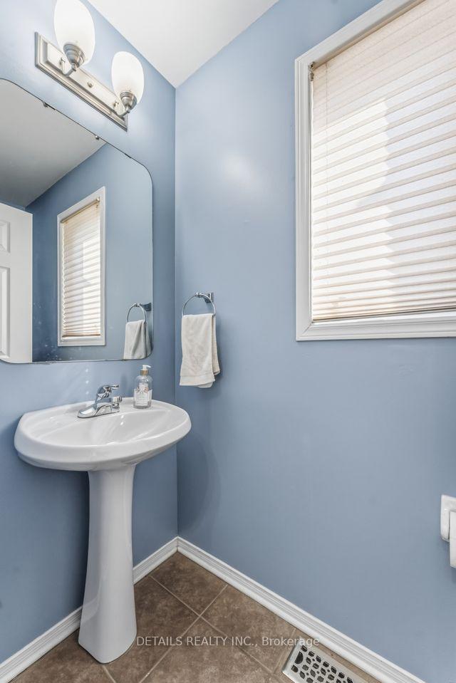 Photo 6 of 8 Wimbledon Way, Ottawa, Kanata - Morgan's Grant/South March — HOMEH