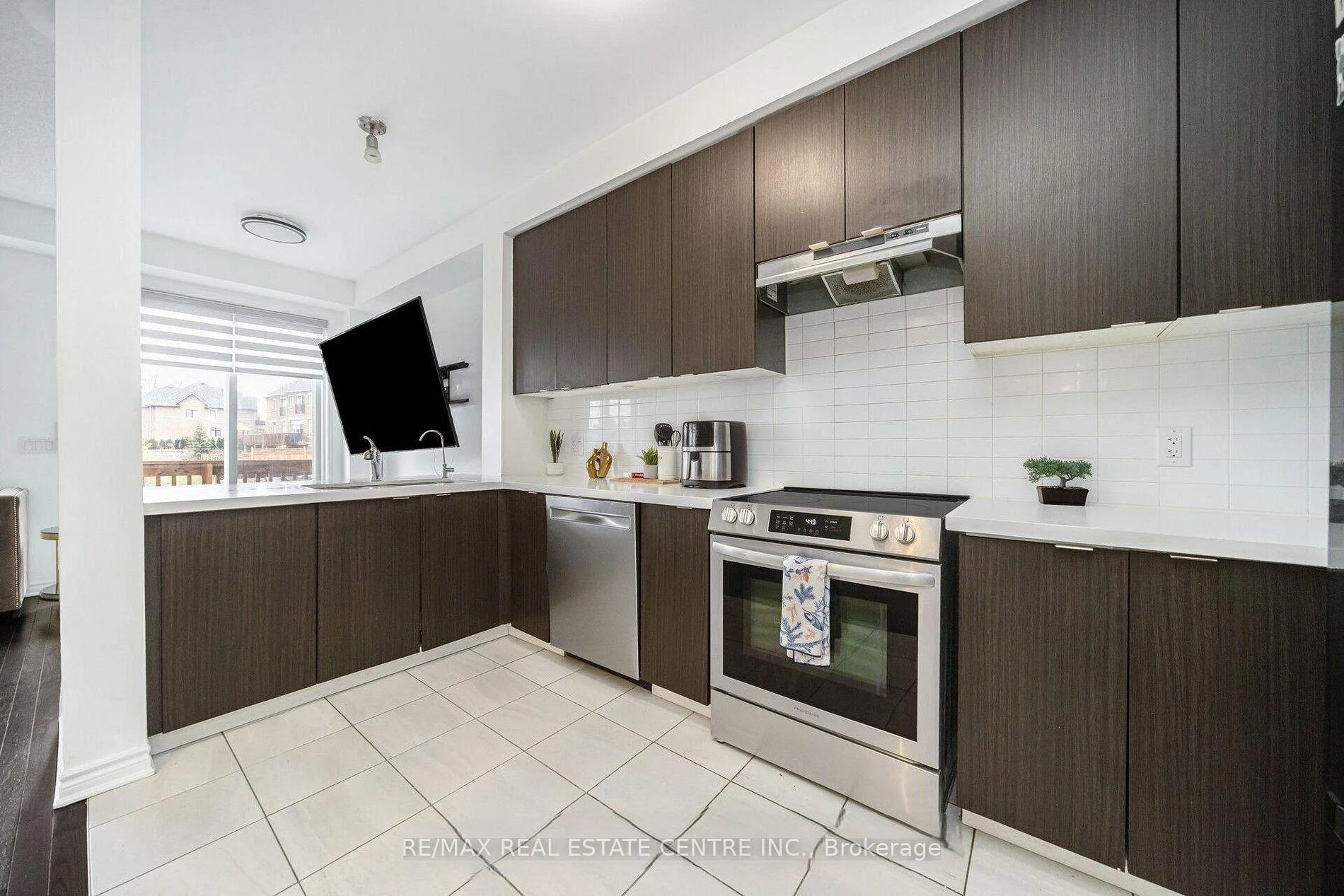 Photo 7 of Unit 72, 50 Edinburgh Drive, Brampton, Bram West — HOMEH