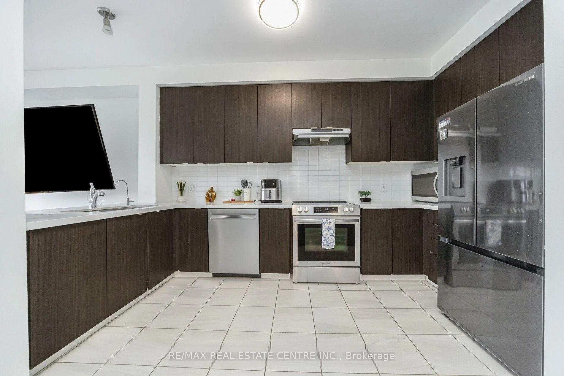 Photo 8 of Unit 72, 50 Edinburgh Drive, Brampton, Bram West — HOMEH