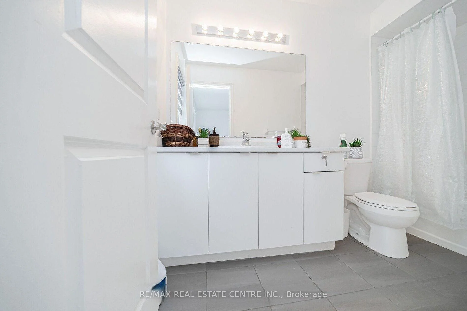 Photo 10 of Unit 72, 50 Edinburgh Drive, Brampton, Bram West — HOMEH