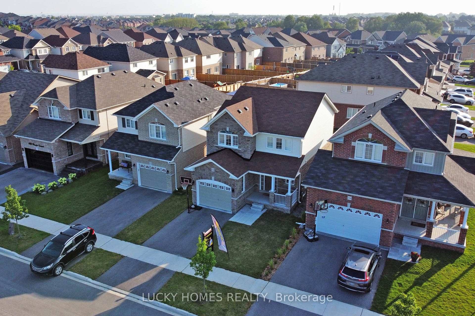 Photo 1 of 1502 Dunedin Crescent, Oshawa, Taunton — HOMEH