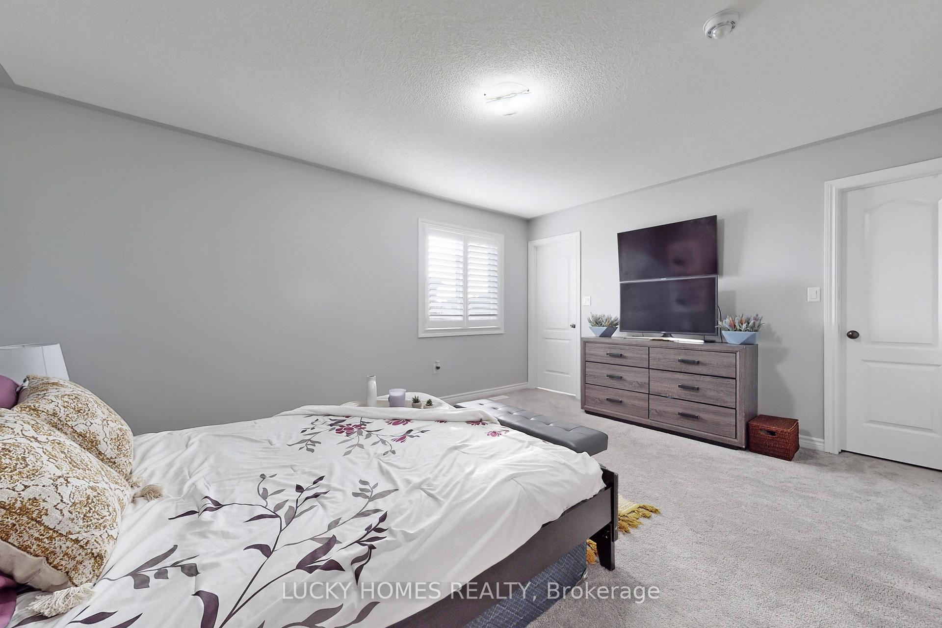Photo 12 of 1502 Dunedin Crescent, Oshawa, Taunton — HOMEH