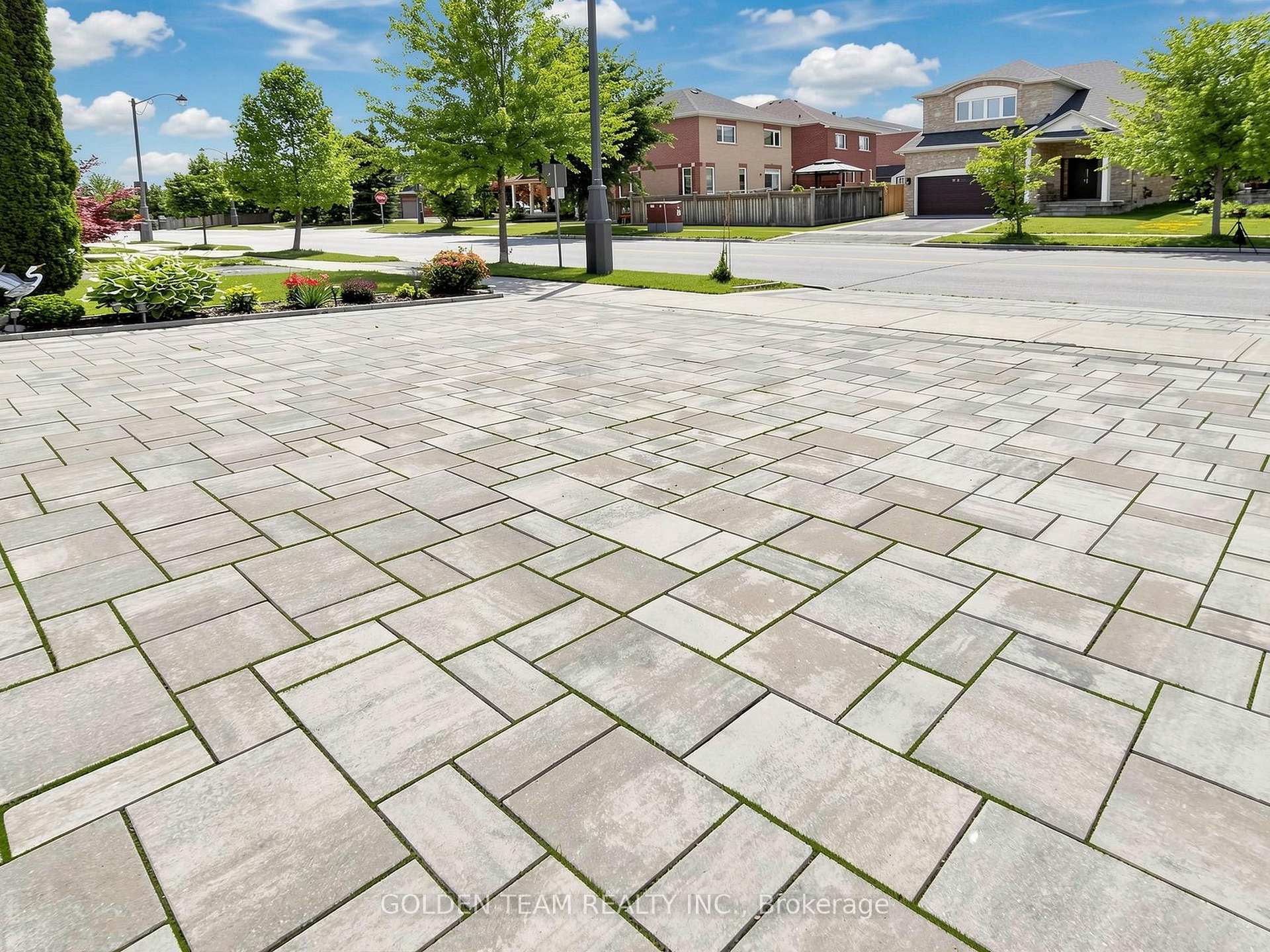 Photo 3 of 96 Spring Farm Road, Aurora, Bayview Northeast — HOMEH
