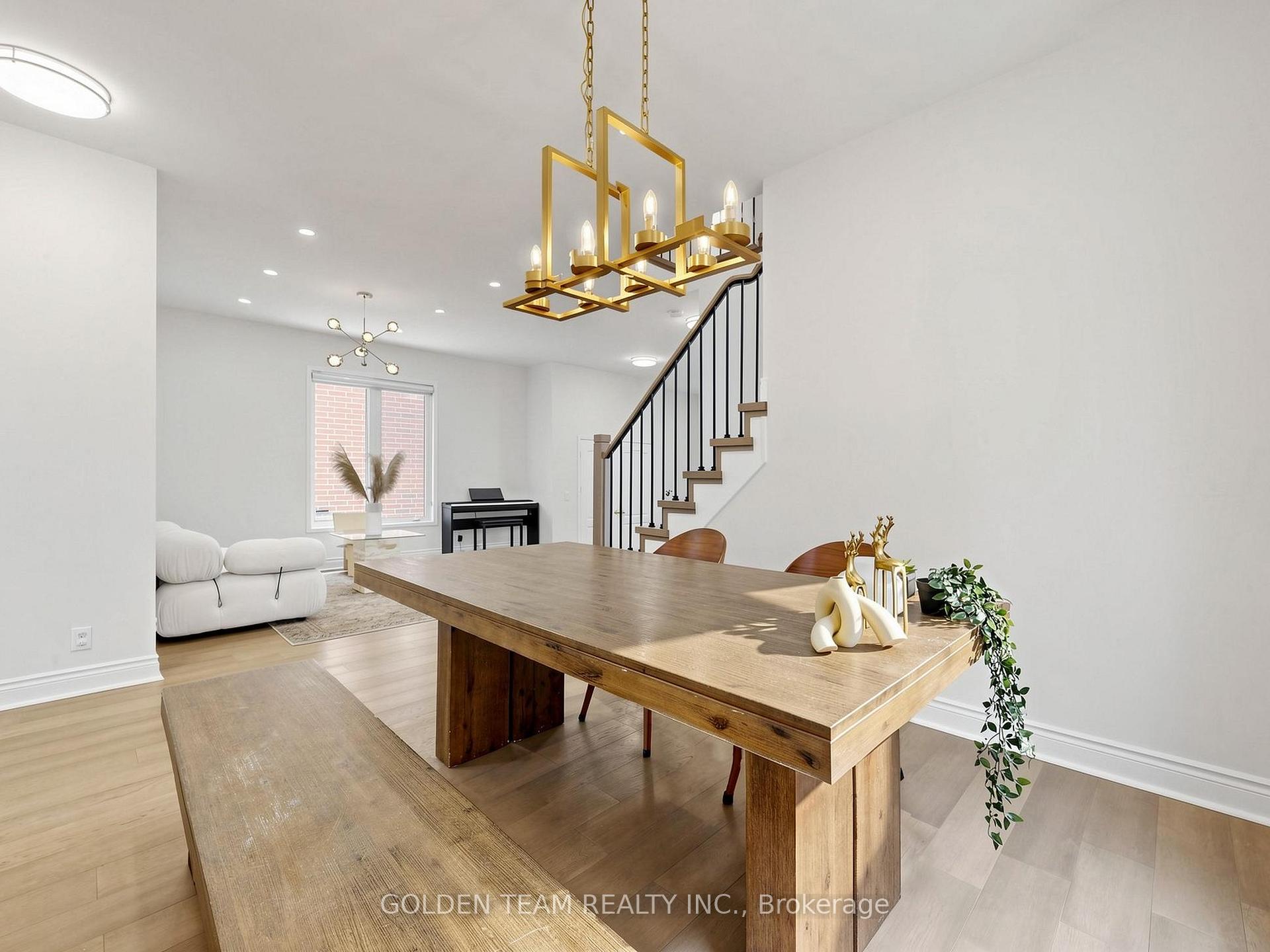 Photo 9 of 96 Spring Farm Road, Aurora, Bayview Northeast — HOMEH