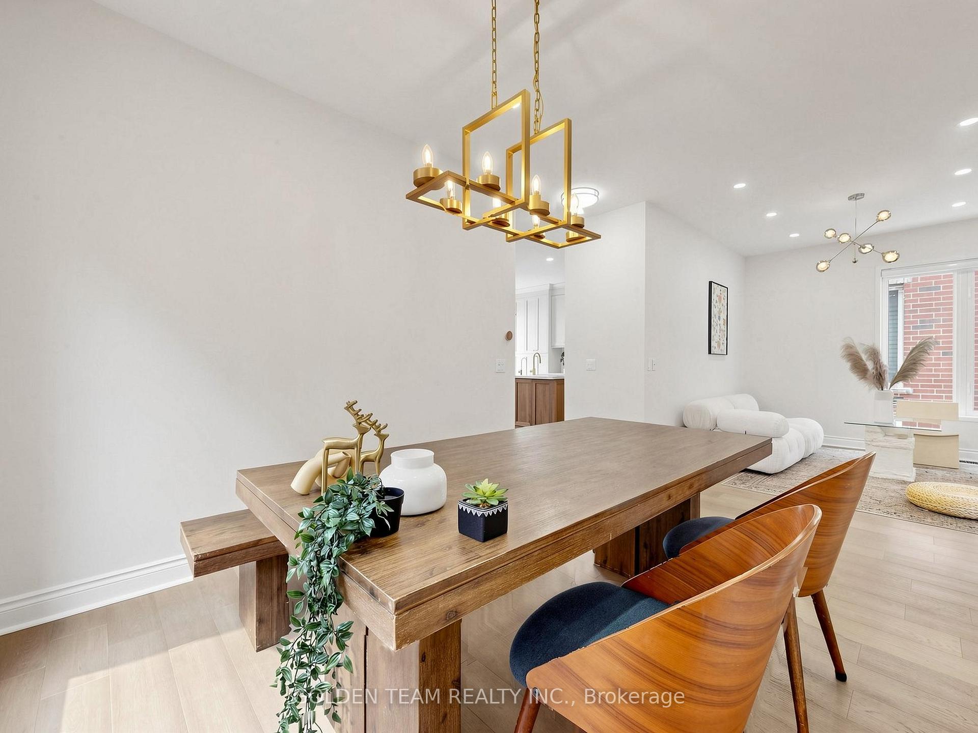 Photo 10 of 96 Spring Farm Road, Aurora, Bayview Northeast — HOMEH