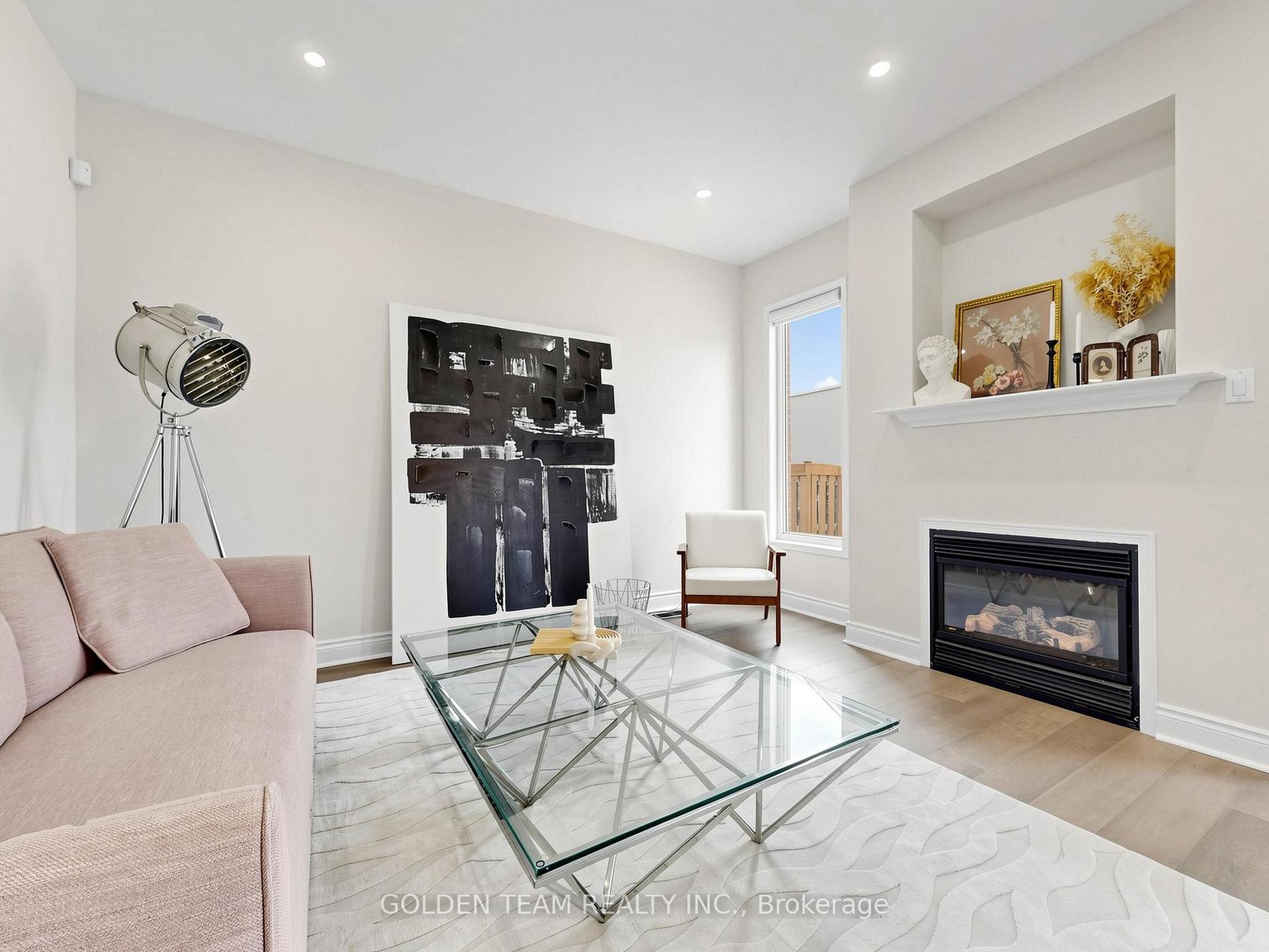 Photo 12 of 96 Spring Farm Road, Aurora, Bayview Northeast — HOMEH