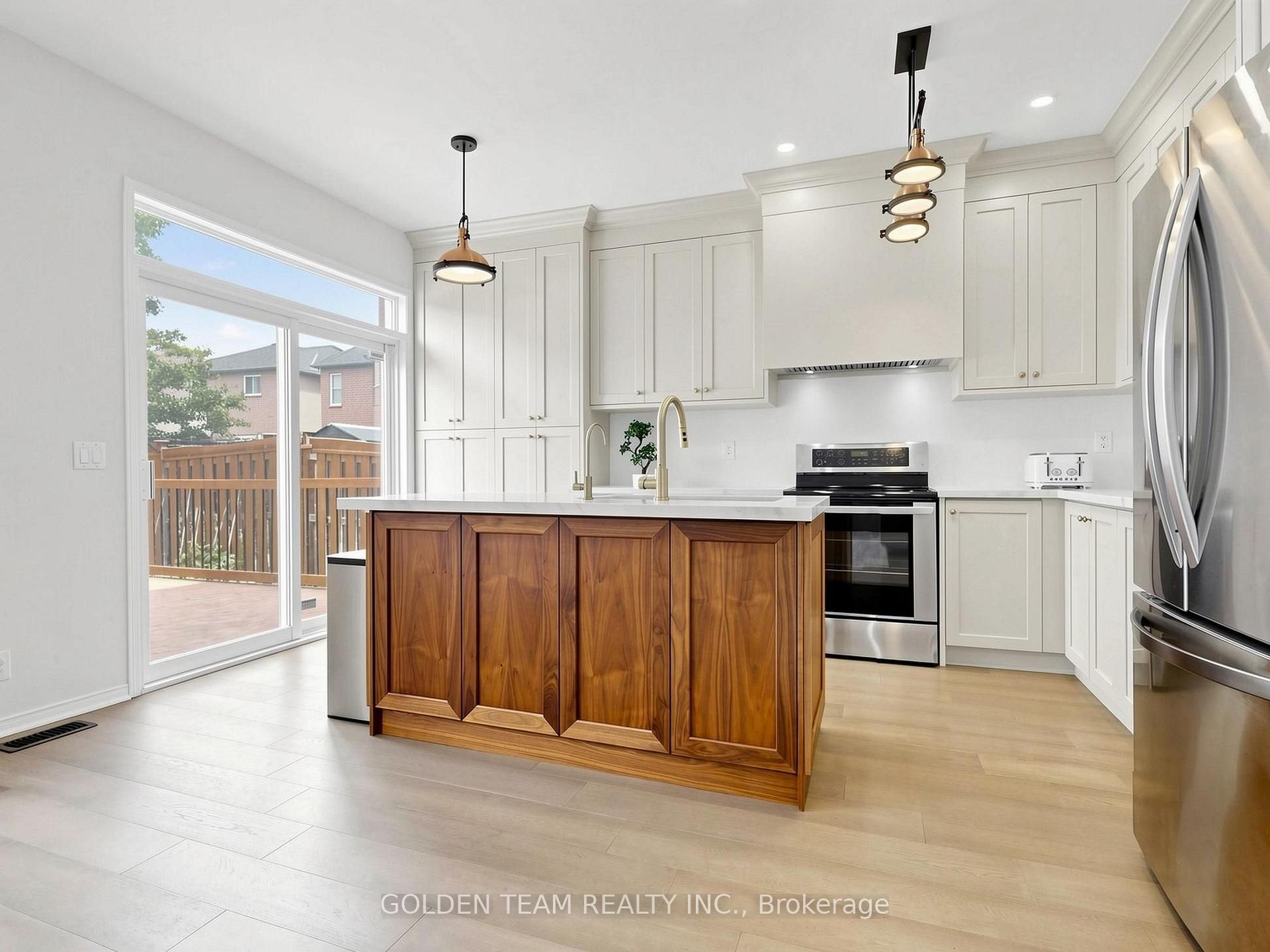 Photo 16 of 96 Spring Farm Road, Aurora, Bayview Northeast — HOMEH