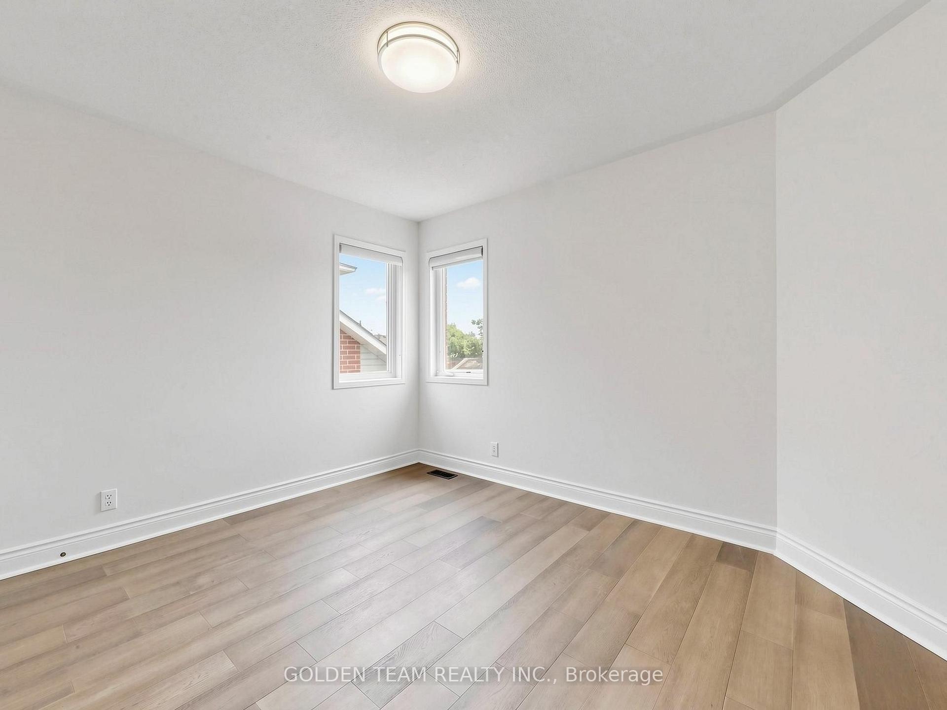 Photo 32 of 96 Spring Farm Road, Aurora, Bayview Northeast — HOMEH