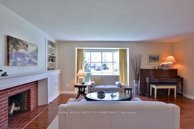 Photo 7 of 23 Whitefriars Drive, North York, Parkwoods-Donalda — HOMEH