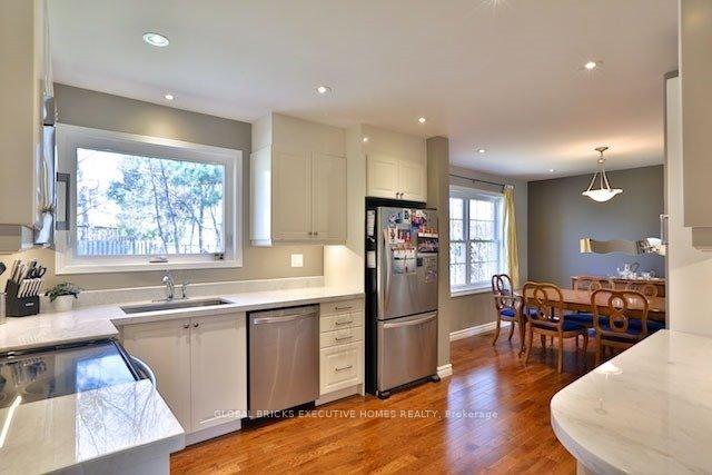 Photo 9 of 23 Whitefriars Drive, North York, Parkwoods-Donalda — HOMEH
