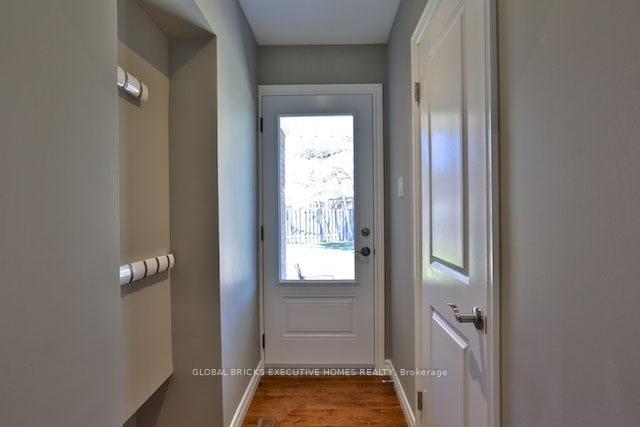 Photo 10 of 23 Whitefriars Drive, North York, Parkwoods-Donalda — HOMEH