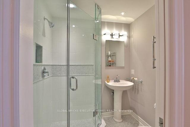 Photo 2 of 23 Whitefriars Drive, North York, Parkwoods-Donalda — HOMEH