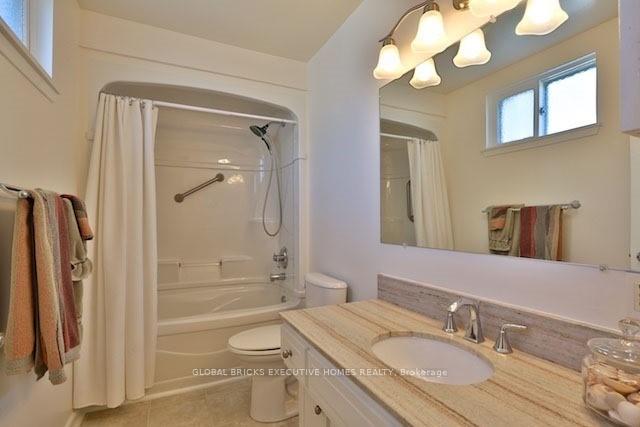 Photo 3 of 23 Whitefriars Drive, North York, Parkwoods-Donalda — HOMEH