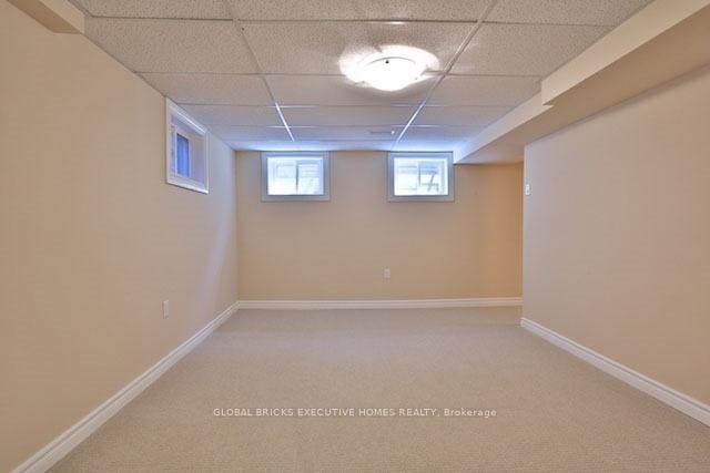 Photo 4 of 23 Whitefriars Drive, North York, Parkwoods-Donalda — HOMEH