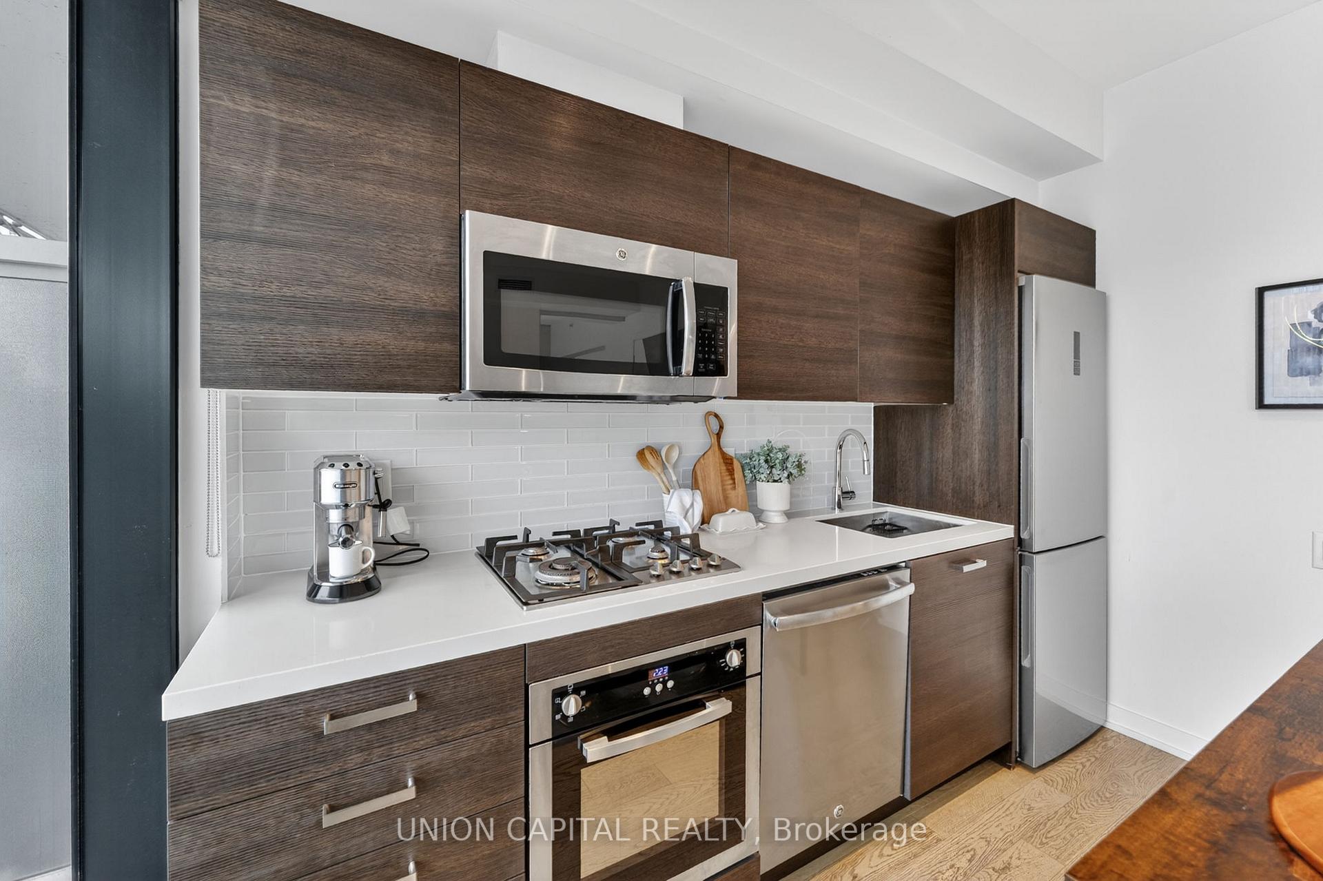 Photo 4 of Unit 1004, 11 Charlotte Street, Toronto, Waterfront Communities — HOMEH
