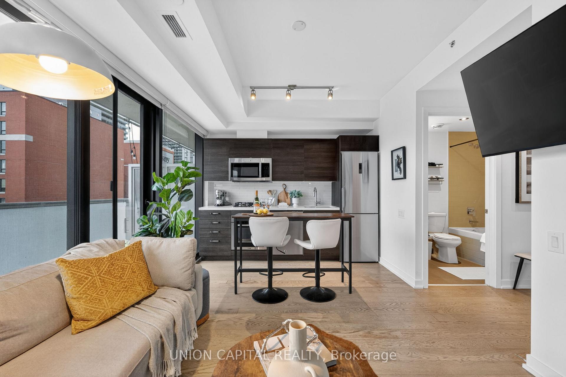Photo 9 of Unit 1004, 11 Charlotte Street, Toronto, Waterfront Communities — HOMEH