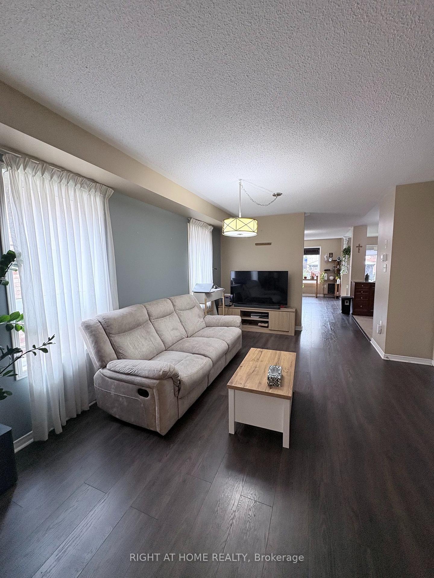 Photo 4 of 26 Atlantis Drive, Whitby, Blue Grass Meadows — HOMEH
