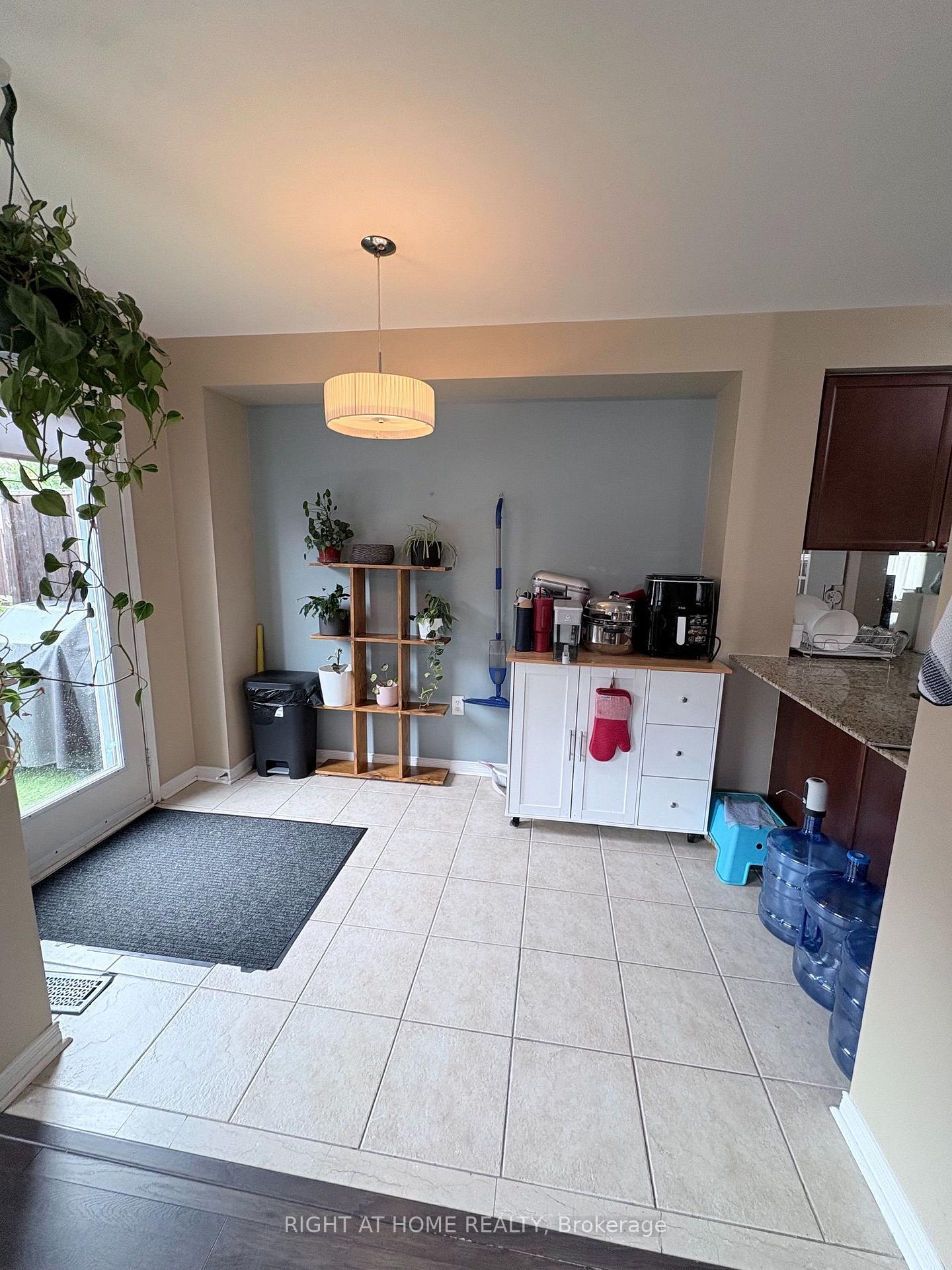 Photo 8 of 26 Atlantis Drive, Whitby, Blue Grass Meadows — HOMEH