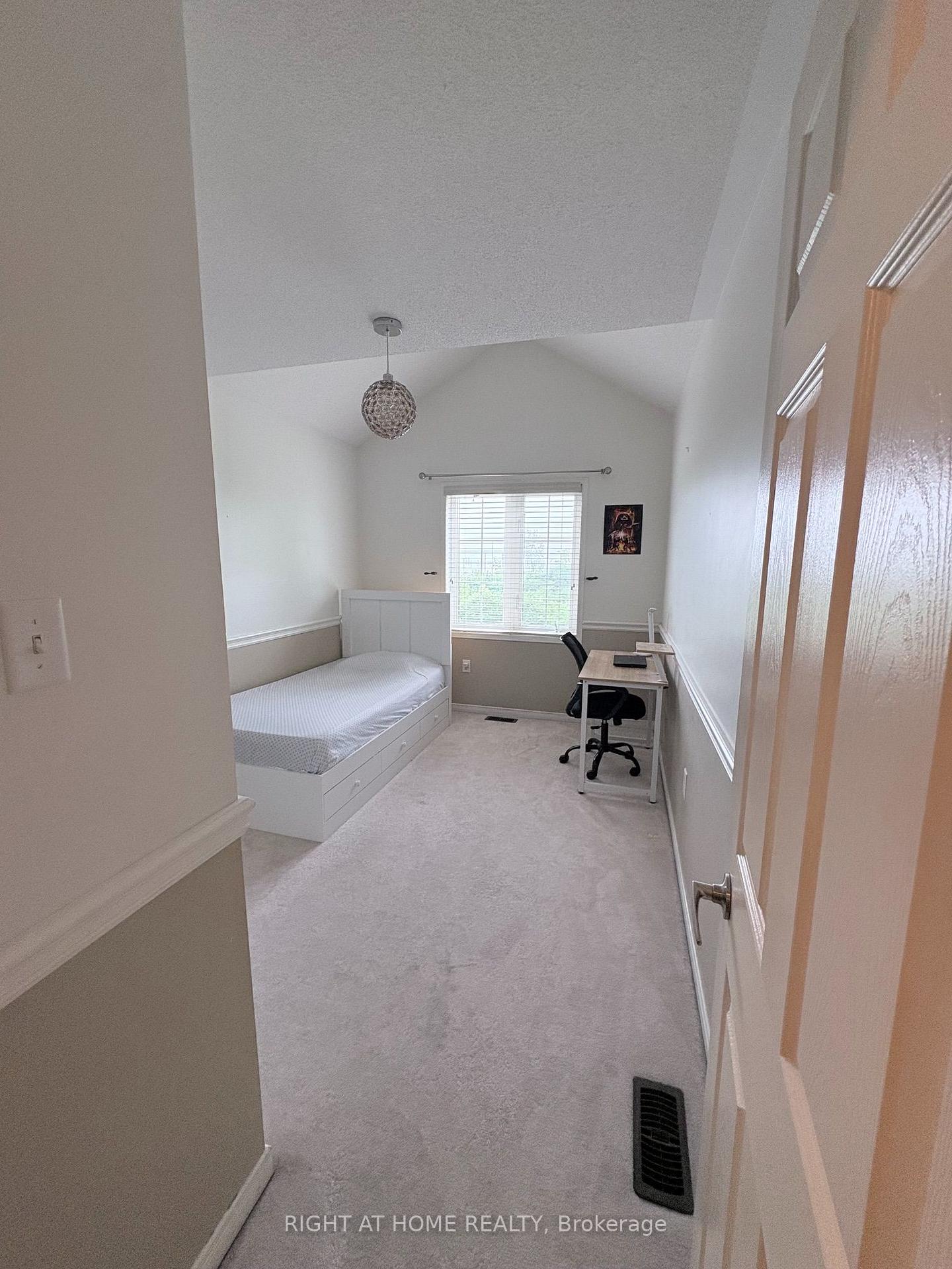 Photo 12 of 26 Atlantis Drive, Whitby, Blue Grass Meadows — HOMEH