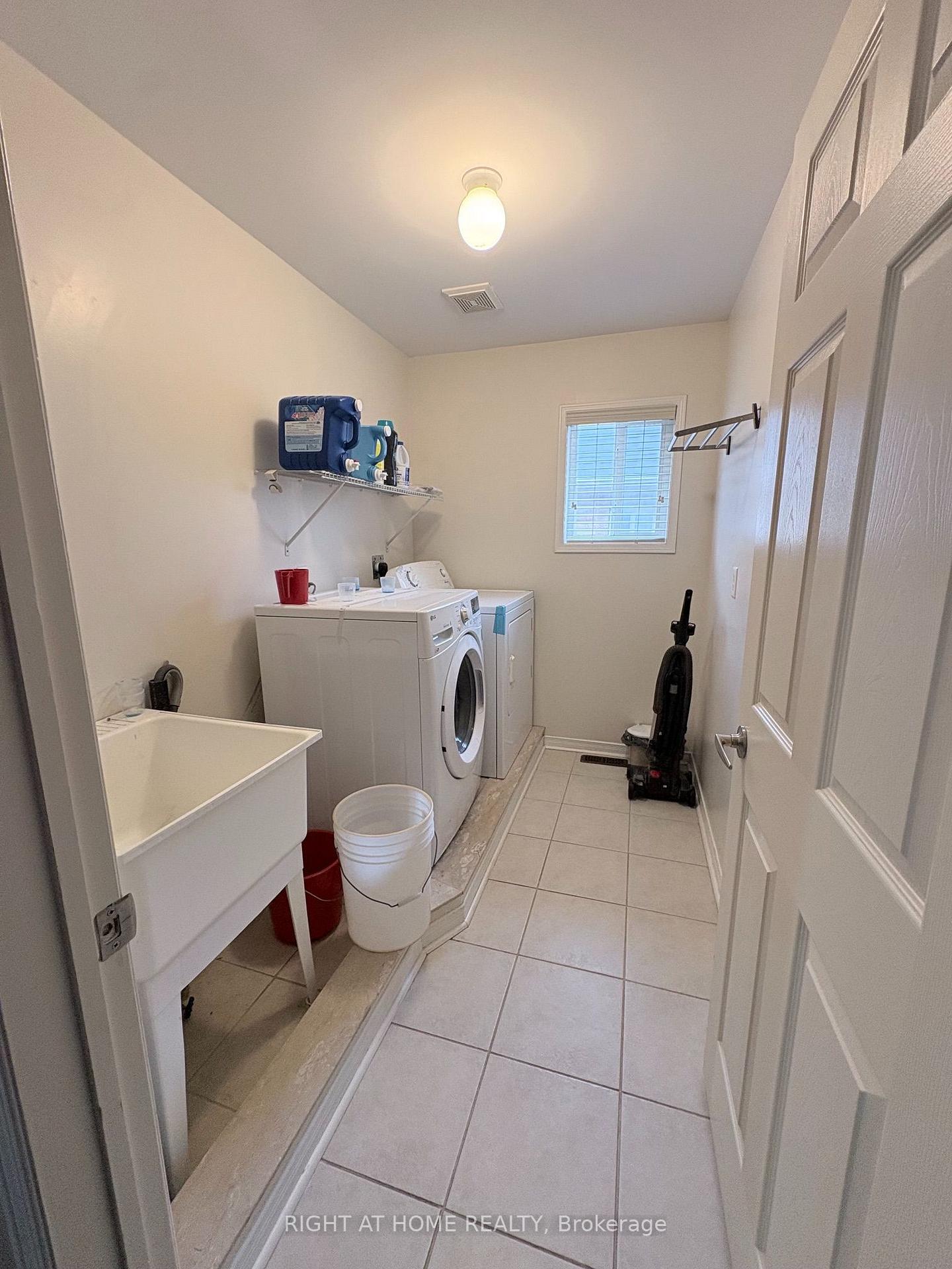 Photo 15 of 26 Atlantis Drive, Whitby, Blue Grass Meadows — HOMEH