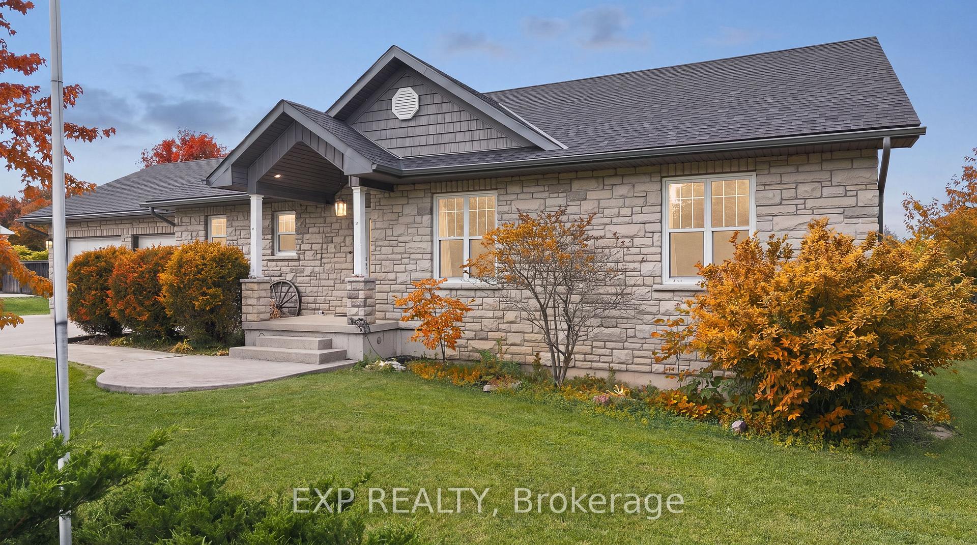Photo 2 of 14 Regency Drive, Minto — HOMEH