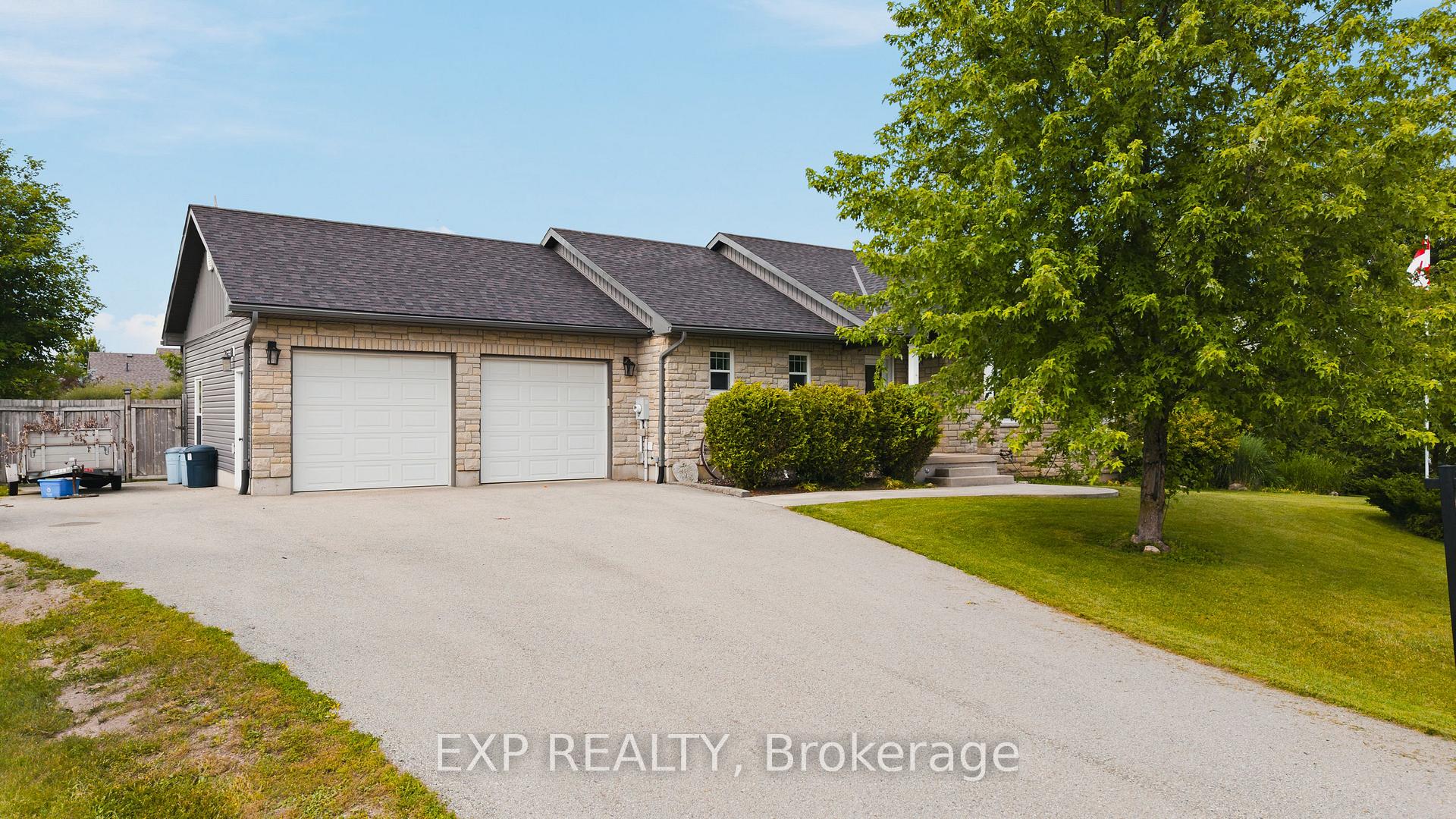 Photo 3 of 14 Regency Drive, Minto — HOMEH