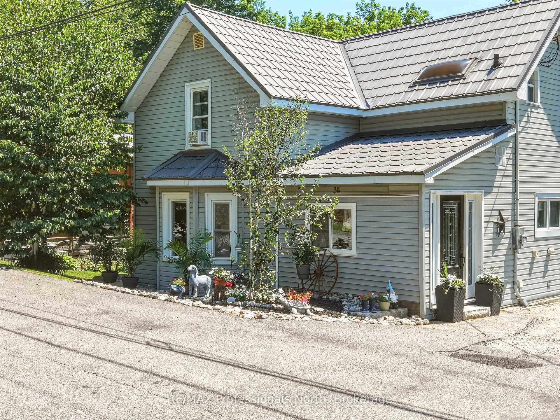 Photo 1 of 36 Edward Street, Bracebridge — HOMEH
